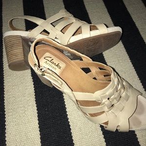 Clarks Artisan leather sandals (beige color)